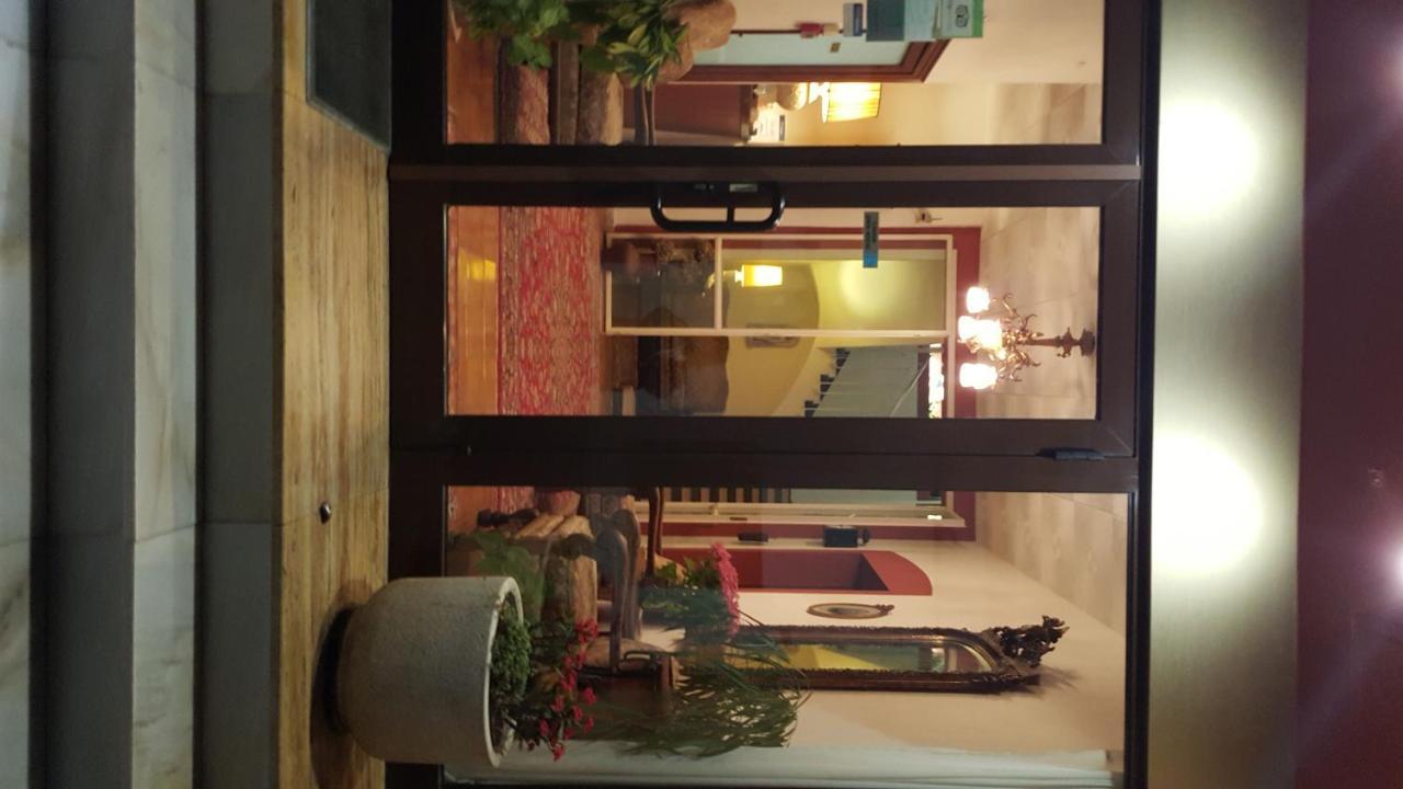 Hostal Residencia Catalina Palamos Exterior photo