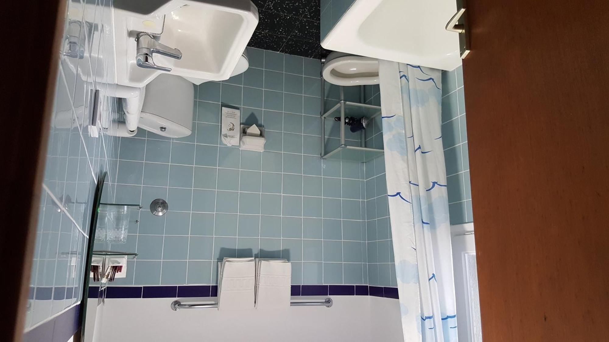 Hostal Residencia Catalina Palamos Exterior photo