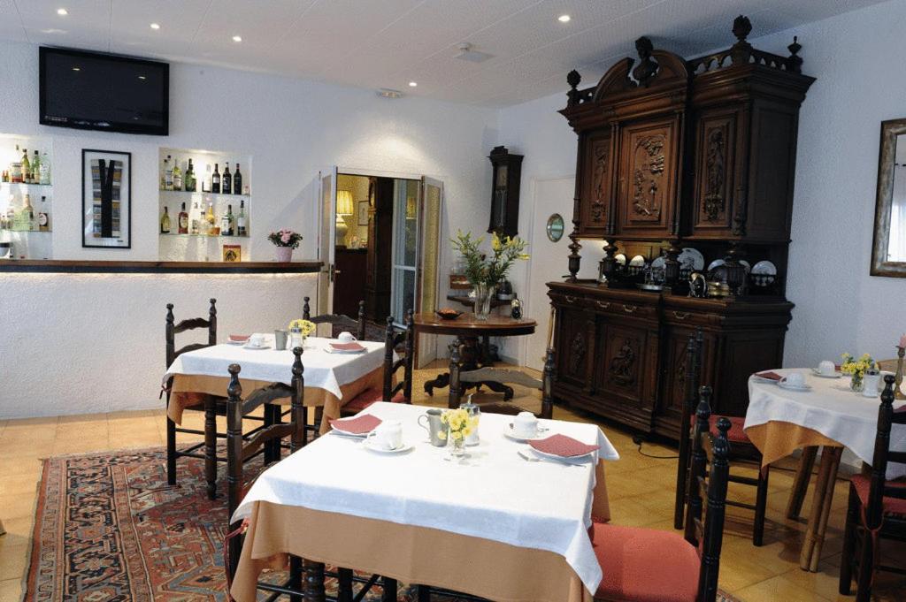 Hostal Residencia Catalina Palamos Exterior photo