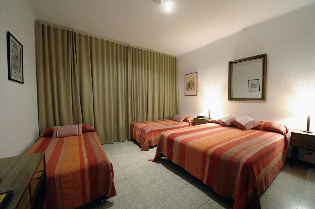 Hostal Residencia Catalina Palamos Exterior photo